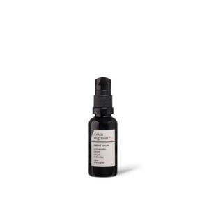Für eine jünger aussehende, straffere und glattere Haut probieren Sie /skin regimen/Lx Retinol Serum. Die fortschrittliche Formel mit einer Kombination aus Retinoiden und Longevity Complex™ bietet eine intensive Erneuerungswirkung. Die cremige, leichte Textur sorgt für ein seidiges, angenehmes Hautgefühl, während das eingekapselte Retinol und Retinal zur Erneuerung der Haut beitragen und das Erscheinungsbild von Falten, Zeichen der Hautalterung und mangelnder Festigkeit mindern. 95,7% Inhaltsstoffe natürlichen Ursprungs. Saubere Formel.